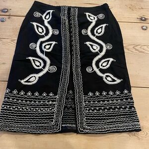 BCBG MaxAzria linen embroidered skirt size 0